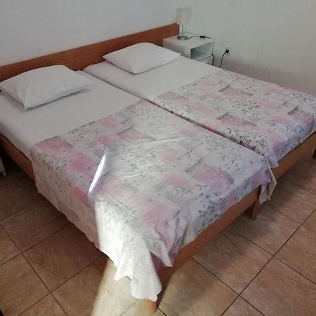 Apartments Mia Starigrad Paklenica Esterno foto